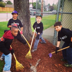 Cub Scouts clean Garfield Park in Everett, WA